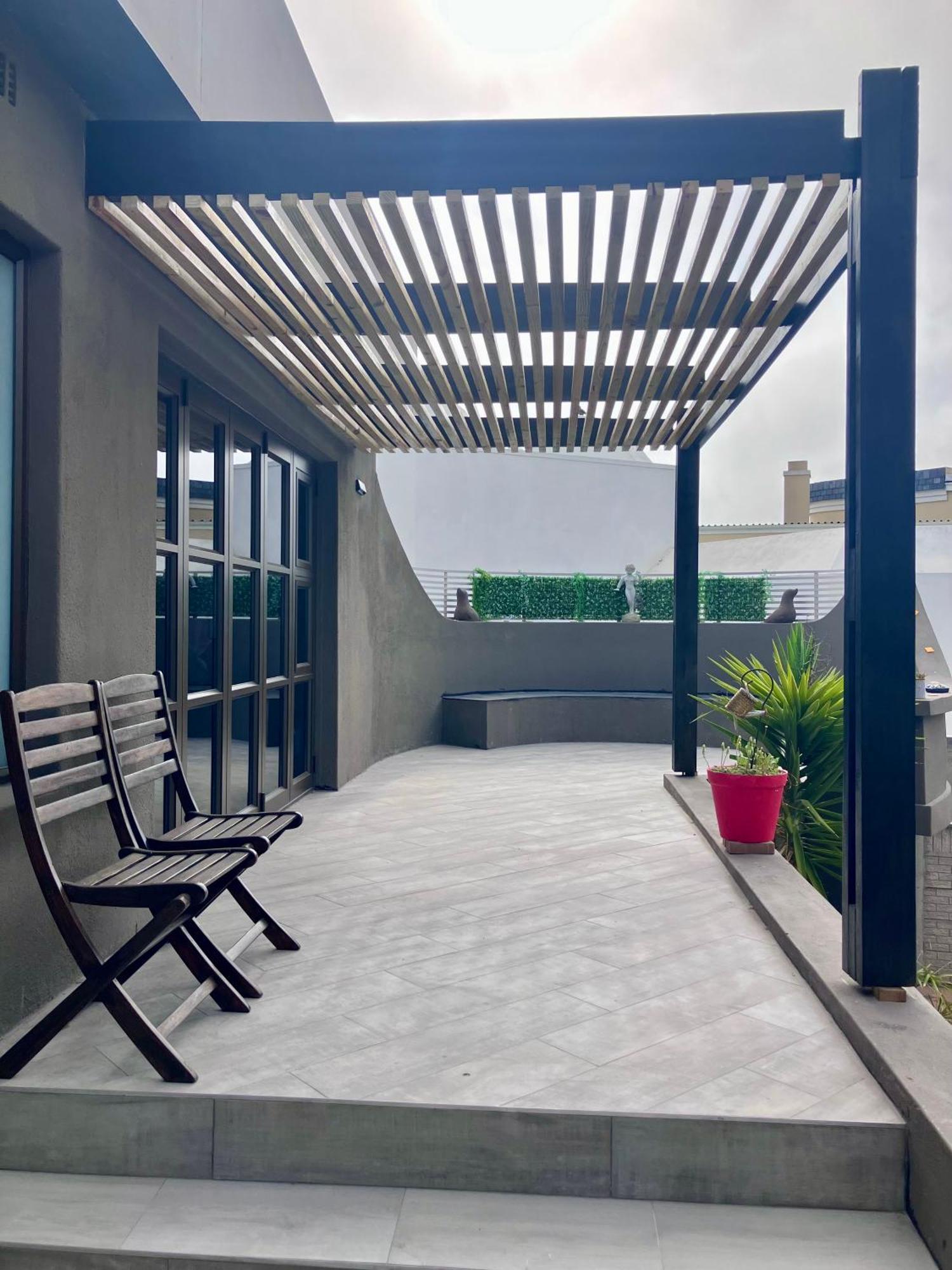 Apartment Penguins Cove Coastal Sanctuary Apartment-bloubergstrand *